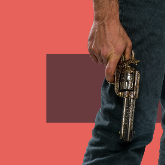 Mand med en revolver