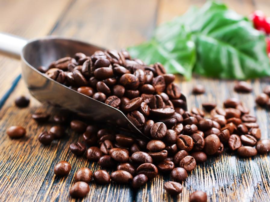 Kaffeskovl med kaffebønder